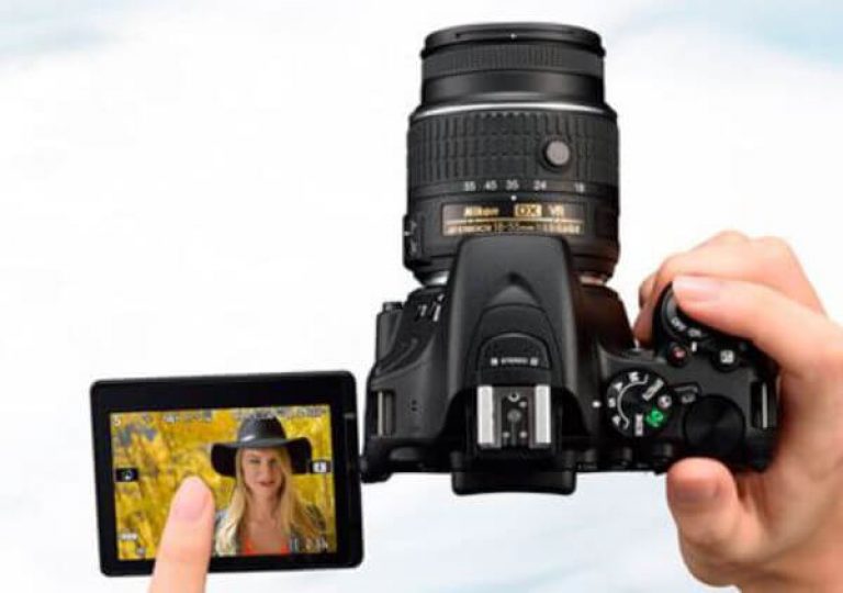 Rekomendasi Kamera DSLR Layar Sentuh D5500